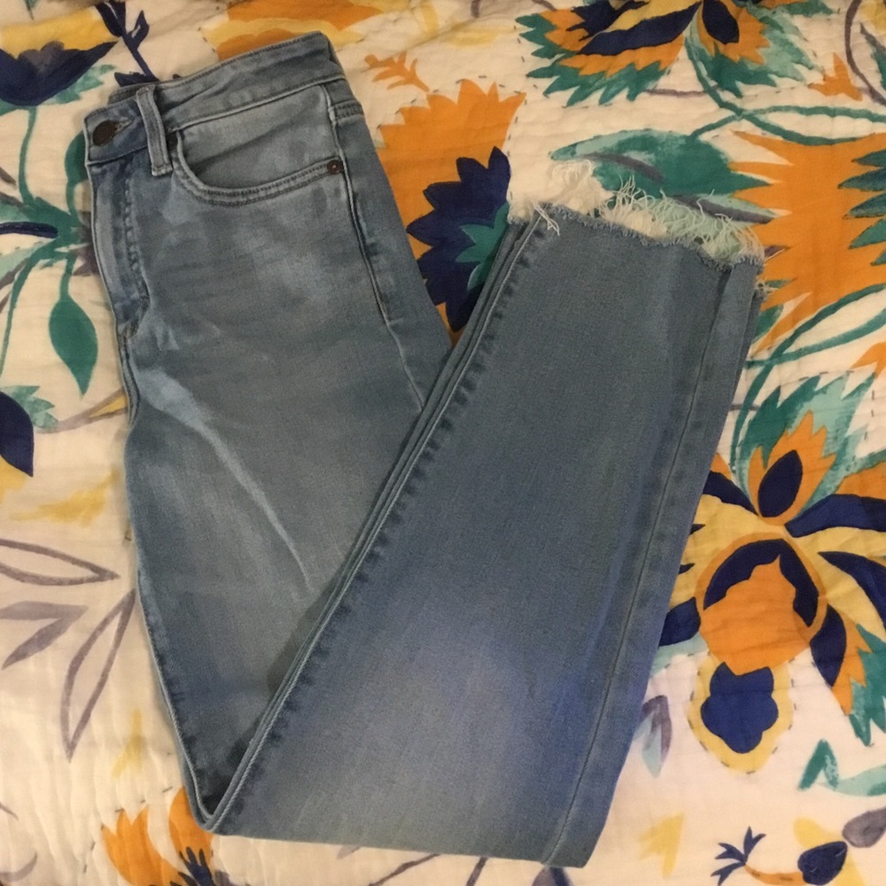 LC Lauren Conrad Light Blue High-Rise Frayed Hem Cropped Jeans